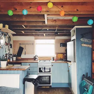 Stargazing Hut On Mudeford Sandbank With Wake Up Sea Views , Christchurch (Dorset) United Kingdom