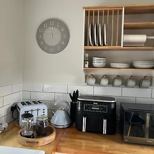 Cosy Countryside Near With Free Parking Bath